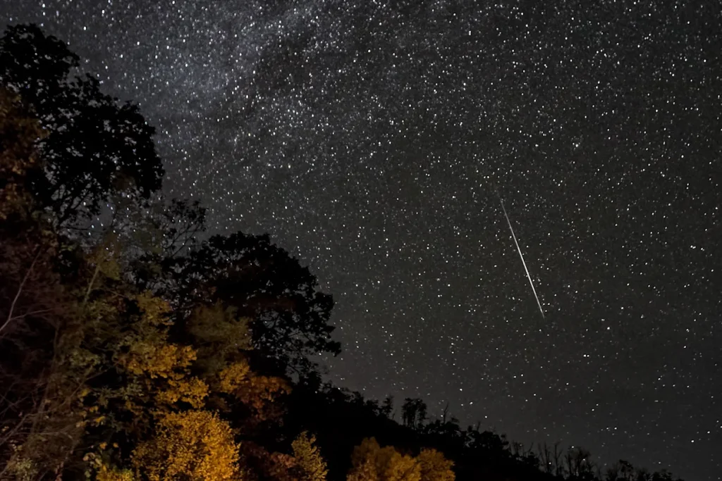 Hujan Meteor Orionid 21 Oktober 2025: Jam Terbaik, Asal-Usul, dan Cara Melihatnya